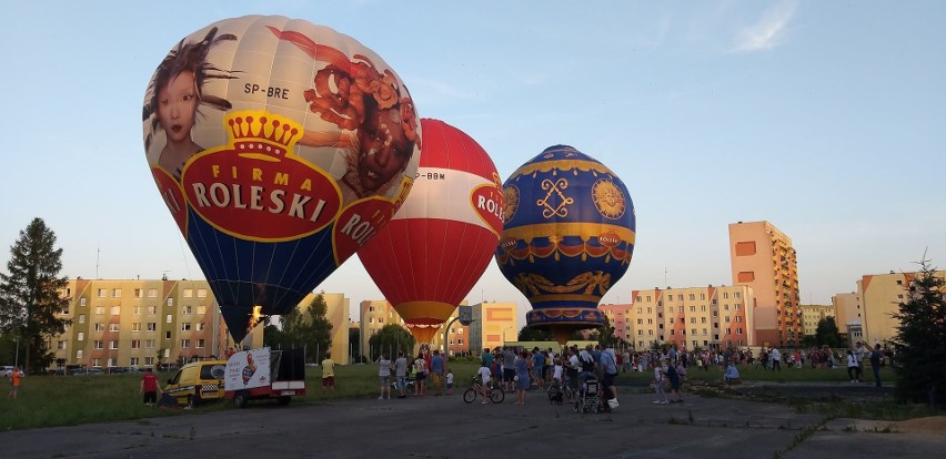 Wspaniałe nocne pokazy balonów w Starachowicach i Wąchocku [Wideo z DRONA, zdjęcia]