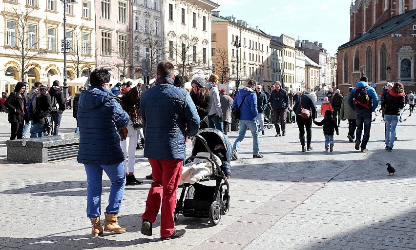 Świąteczny spacer po Rynku Głównym [ZDJĘCIA]