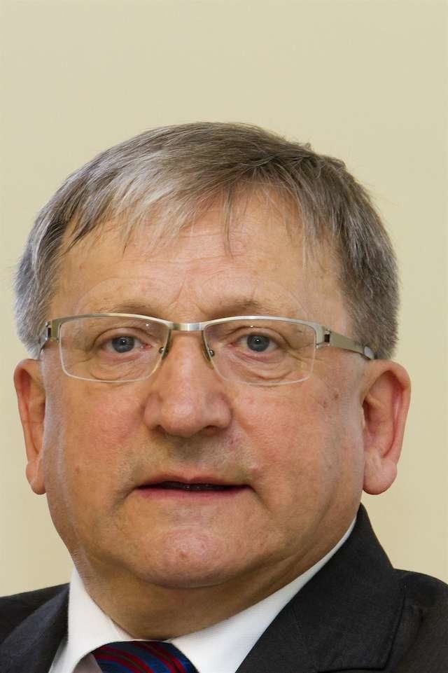 Prof. Maciej Świątkowski jest radnym województwa. Domaga się ukarania innego naukowca, prof. Buszewskiego