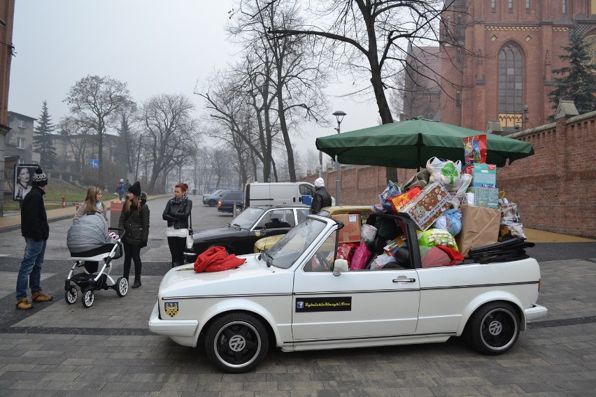 Zlot starych samochodów w Rybniku na pomoc dzieciom [ZDJĘCIA]