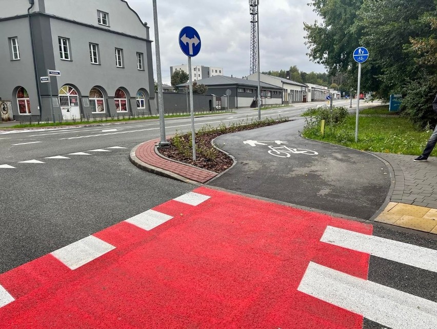Ulica Radomska w ciągu drogi krajowej numer 79 w Kozienicach została otwarta. Na koniec września zapowiedziano otwarcie wiaduktu nad torami