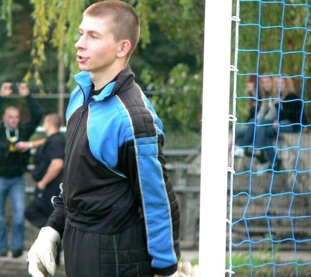 19-letni bramkarz Nidy Marcin Ciemiera zadebiutował w sobotę w drugiej lidze.