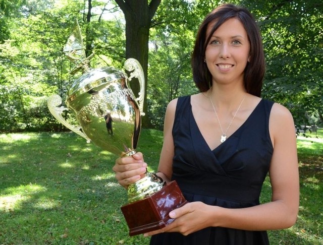 Agnieszka Pietrasik z głównym trofeum.