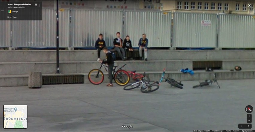 W Google Street View automatycznie zamazywane są ludzkie...