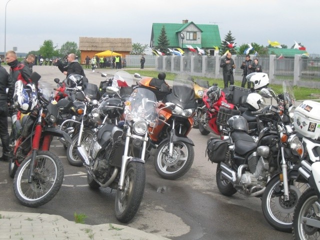 Motocykliści pojechali na zlot motocyklowy w Ciechanowcu, który tradycyjnie już jest symbolicznym otwarciem sezonu motocyklowego.