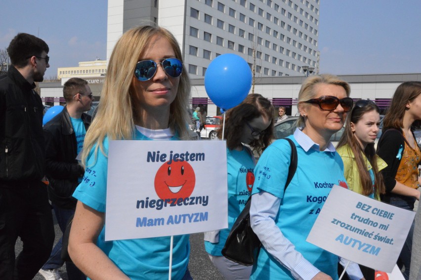 Niebieski marsz przeszedł przez Gdynię [ZDJĘCIA]