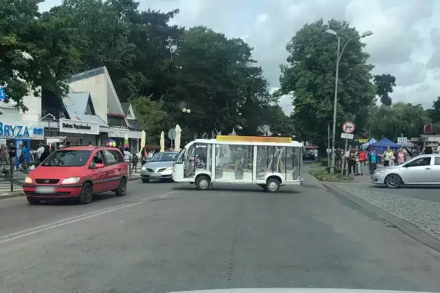 Policjanci i inspektorzy ITD już kilkukrotnie przeprowadzili szczegółowe kontrole meleksów. Prosili o to mieszkańcy. Stwierdzono sporo nieprawidłowości, ale nie były one na tyle poważne, by zabronić dalszej jazdy.