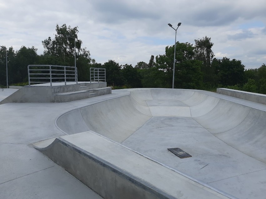 Największy skatepark w Szczecinie już w trakcie budowy robi wrażenie. Kiedy będzie gotowy? [ZDJĘCIA]