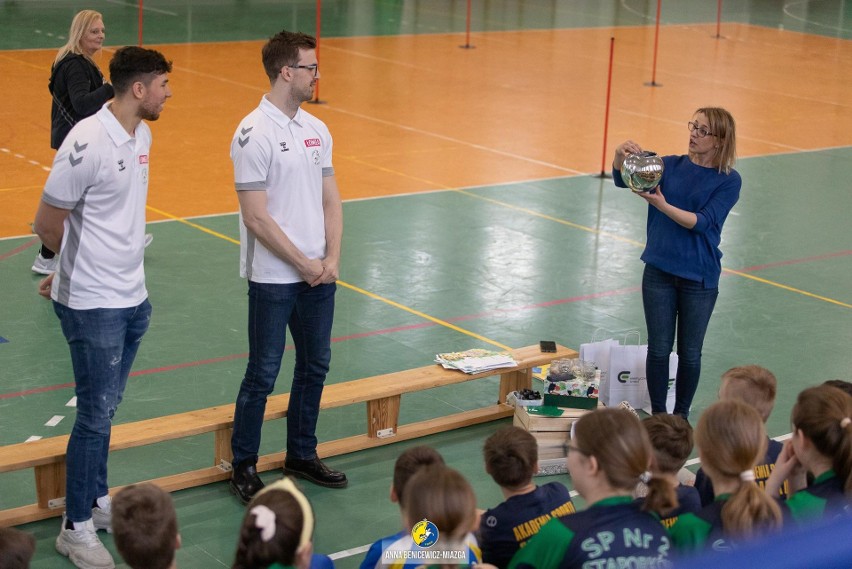 Mistrzowie w Stąporkowie. Zawodnicy Łomży Vive Kielce poprowadzili eko-lekcję [ZDJĘCIA]