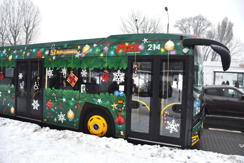 Przejazd inauguracyjny świątecznego autobusu MZK w...