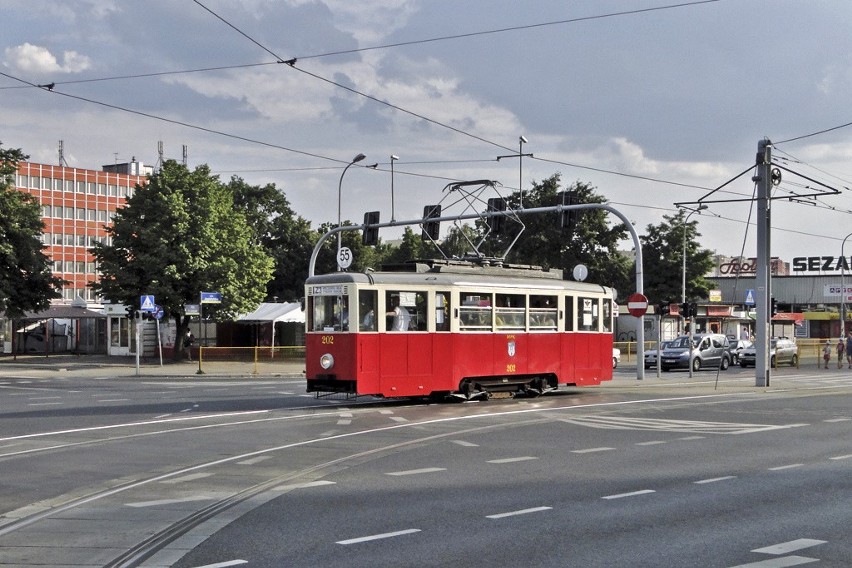 Zabytkowy tramwaj eNka do 28 września, co niedziela, będzie...