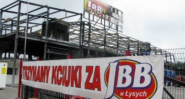 Taki baner wisi na ogrodzeniu zakładu w Łysych