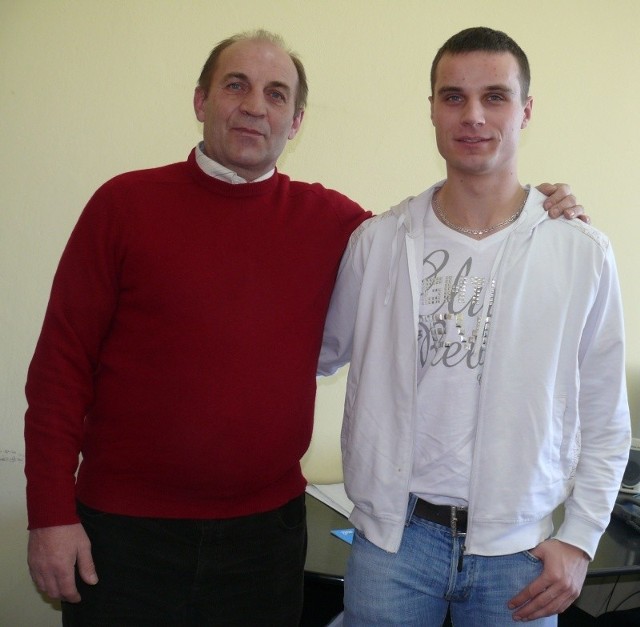 Grzegorz Starościak (z prawej) w zbliżającym się sezonie będzie grał w Naprzodzie. Obok jego tata Władysław Starościak. 
