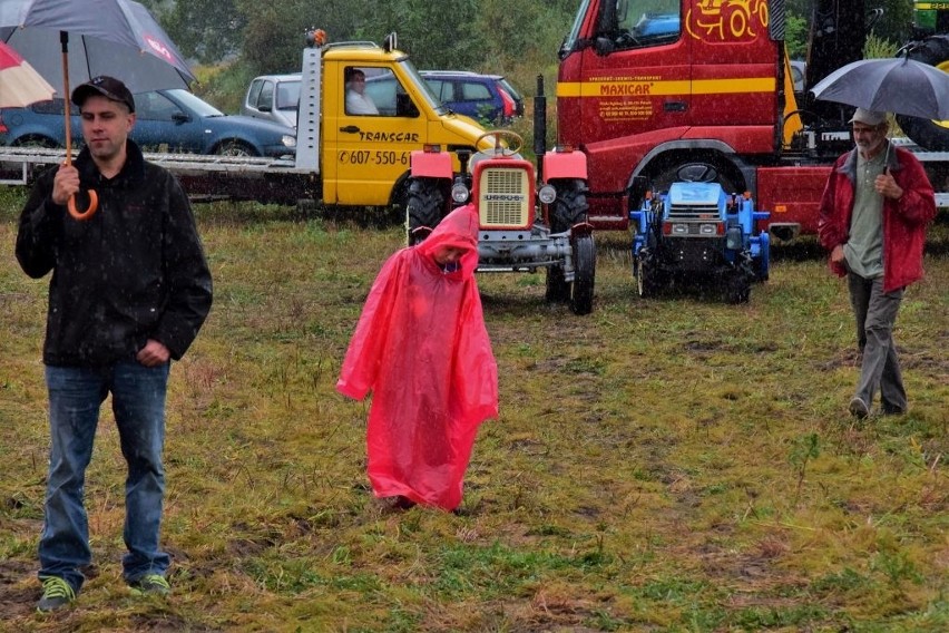 Wyścigi traktorów 2016 w Wielowsi. Rywalizacja na wesoło [zdjęcia]