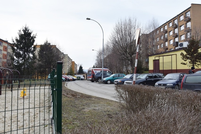 Gorlice. Groził, że wysadzi blok w powietrze. Na miejscu policja, pogotowie ratunkowe, straż pożarna. Nikomu na szczęście nic się nie stało