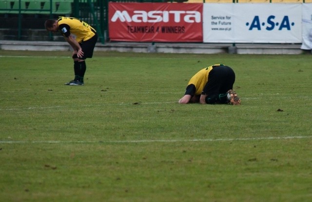 Piłkarze Siarki Tarnobrzeg byli po meczu w Częstochowie załamani.