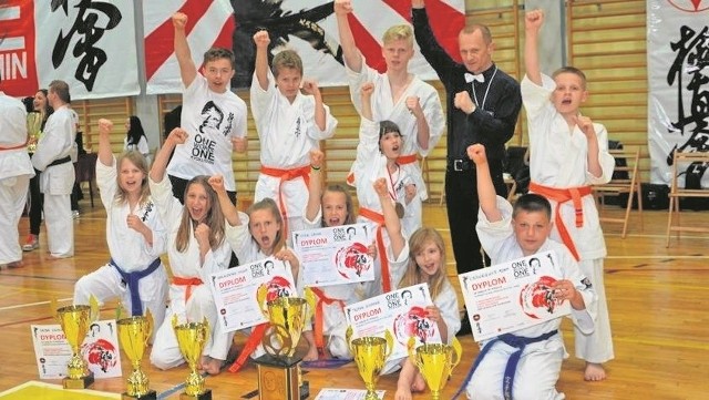 Karatecy z Morawicy dobrze wypadli na międzynarodowym turnieju w Limanowej. Zajęli sześć miejsc na podium.