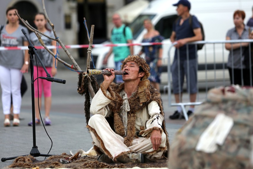 Kraków zmienił się w wielką plenerową scenę dla teatrów z całego świata [ZDJĘCIA]