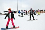 Stoki otwarte w Beskidach. Ośrodki narciarskie pełne turystów. Zobacz, gdzie są najlepsze warunki do jazdy na nartach
