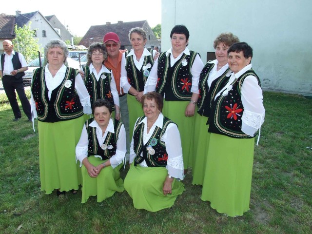 W Górzynie wystąpił m. in. zespół Wrzos z Mirostowic Dolnych. Widzowie mówili o efektownych strojach grupy śpiewaczej.