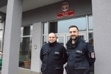 Ciepła kurtka i gorące policyjne serce. Jak mundurowi z Żagania uratowali przemarzniętego psa