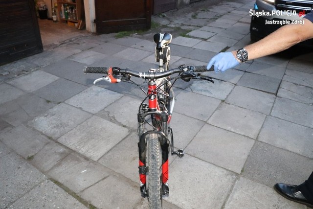 Zderzenie rowerzystów skończyło się poważnymi obrażeniami twarzy 69-letniego cyklisty.