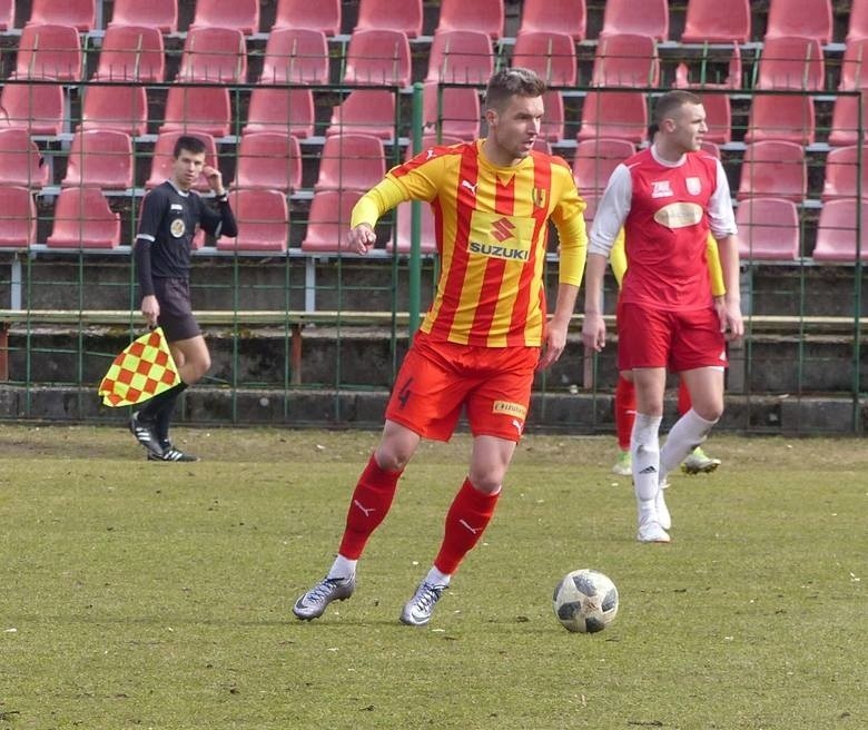 Czwarta liga. Korona II Kielce wygrała z Alitem Ożarów 2:0. Malarczyk zdobył bramkę z rzutu wolnego, Wojno obronił karnego [ZDJĘCIA]