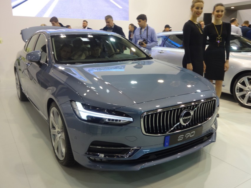 Volvo S90...