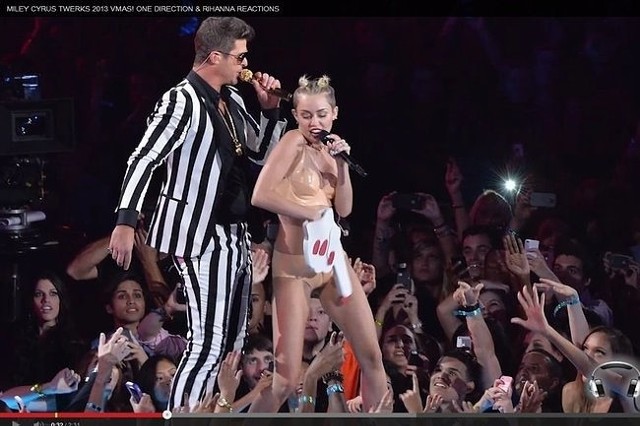 Robin Thicke i Miley Cyrus na MTV VMA 2013 (fot. screen z youtube.com)