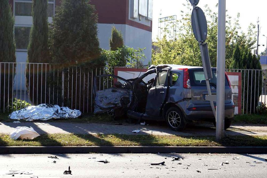 66-letni kierowca nissana zginął w zderzeniu z ciężarówką w...