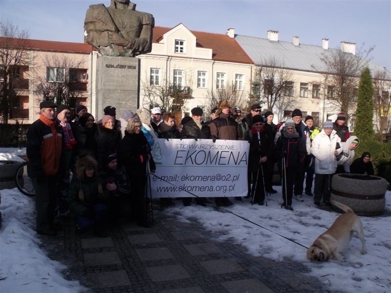 Spacer zaczął się na palcu Bema, potem uczestnicy przeszli...