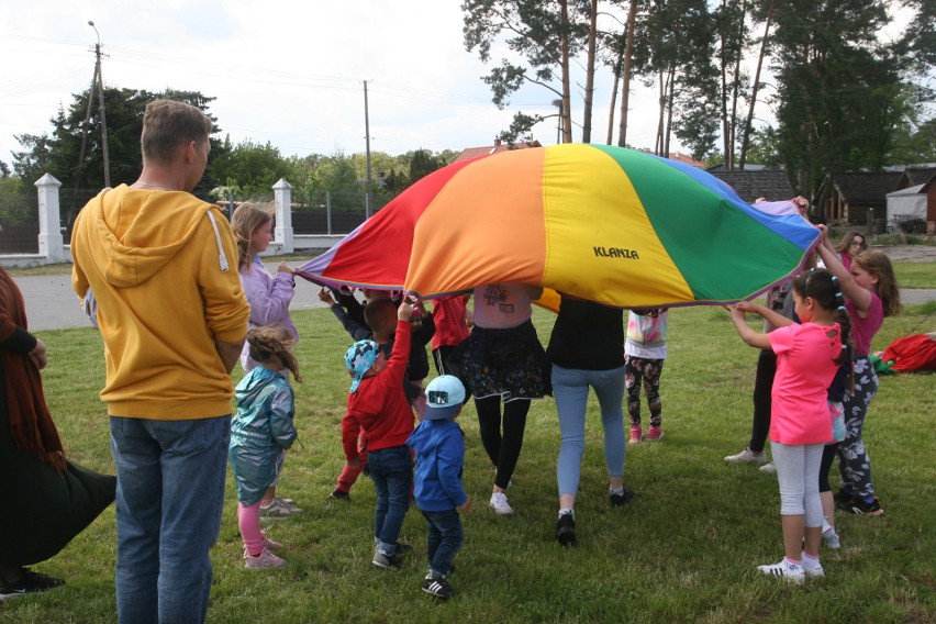 Dzień Rodzicielstwa Zastępczego w Broku. PCPR podziękował rodzinom zastępczym za ich pracę. 26.05.2022 Zdjęcia