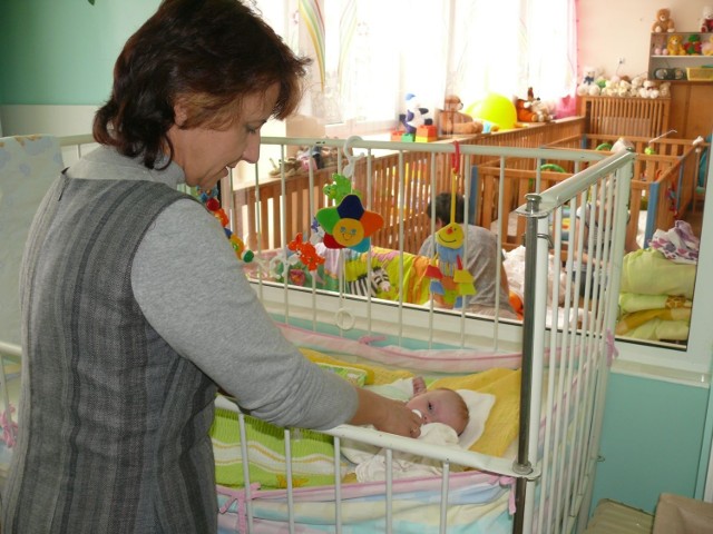 Dyrektor Domu Dziecka Ewa Stępniewska każdego roku przyjmuje kilkoro dzieci odebranych pijanym rodzicom.