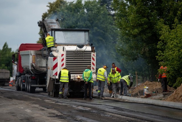 Na konta wielkopolskich samorządów wpłynie 105,2 mln zł. Za te pieniądze uda się zrealizować 35 inwestycji gminnych i 20 powiatowych.