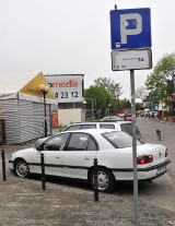 Zdzierają z kierowców na płatnych parkingach w Mielnie