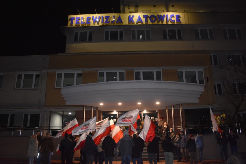 Protest pod siedzibą TVP w Katowicach