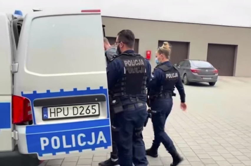 Policjanci z Komendy Powiatowej Policji w Gnieźnie...