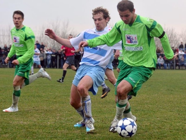 Partyzant Targowiska-Karpaty Krosno 0-1Partyzant Targowiska (zielone stroje) przegral z Karpatami Krosno 0-1 (0-0)