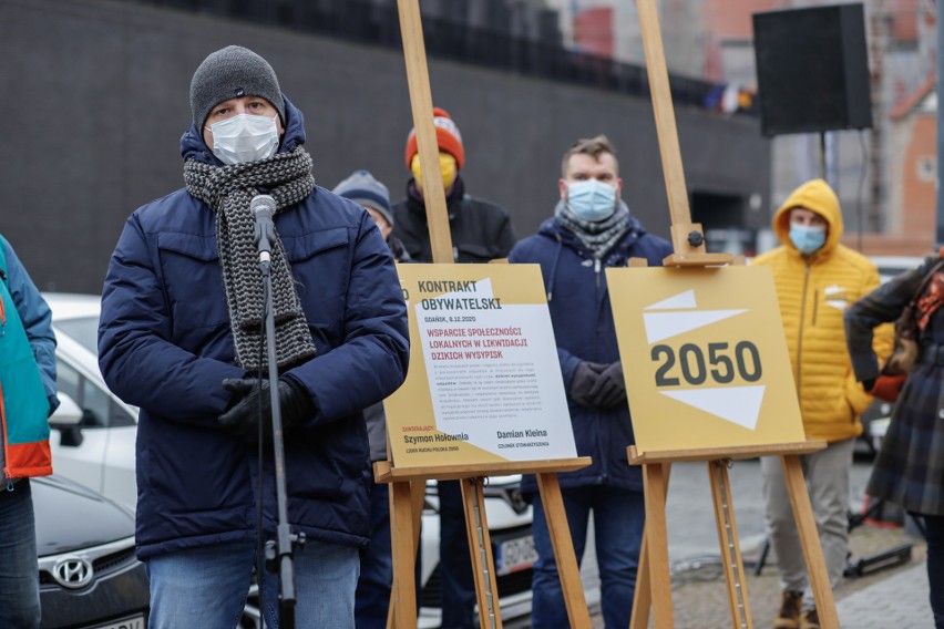 Ruch Polska 2050 Szymona Hołowni zapowiada walkę z nielegalnymi wysypiskami śmieci na Pomorzu