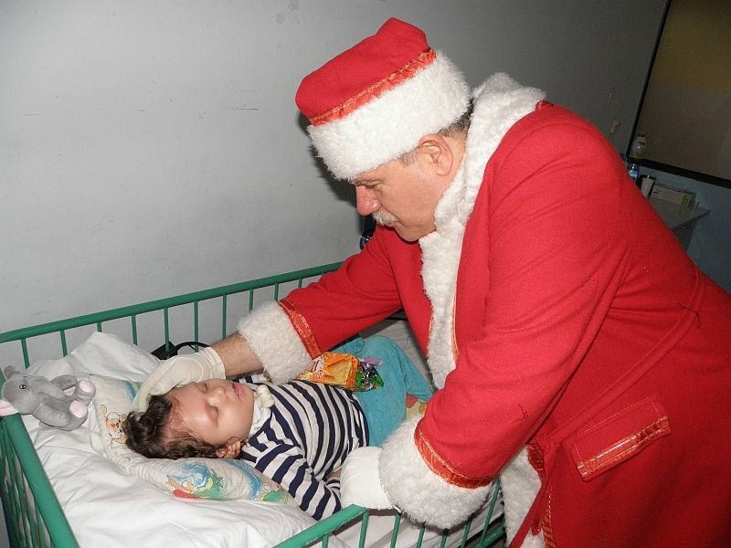 Inowrocław. Święty Mikołaj w szpitalu