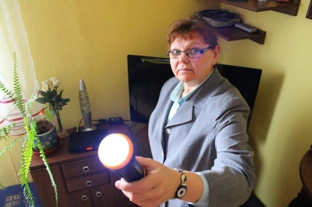 - Wszystko wskazuje na to, że za trzy miesiące będziemy musieli używać w domu latarek, bo prądu nie będzie - mówi  Krystyna Majewska, jedna z mieszkanek ul. Opolskiej.