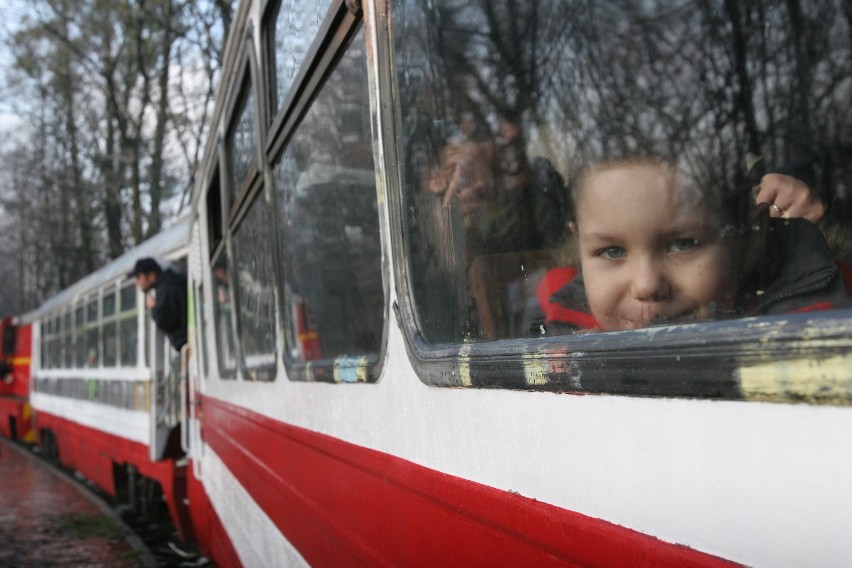 Kolejka wąskotorowa w Bytomiu rusza dziś w trasę. Pierwszy kurs w 2013! [ZDJĘCIA]