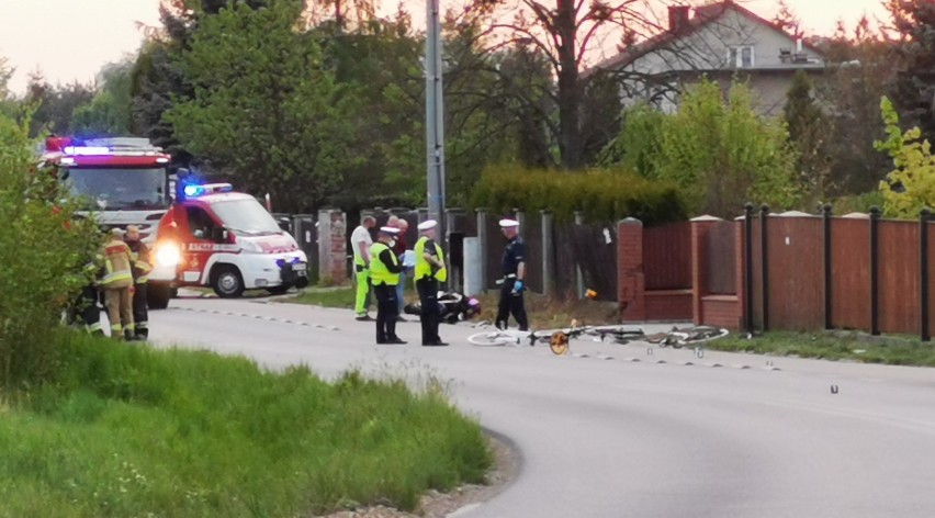 Chrzanów. Motocyklista potrącił dwoje rowerzystów. Helikopter LPR w akcji  [ZDJĘCIA]