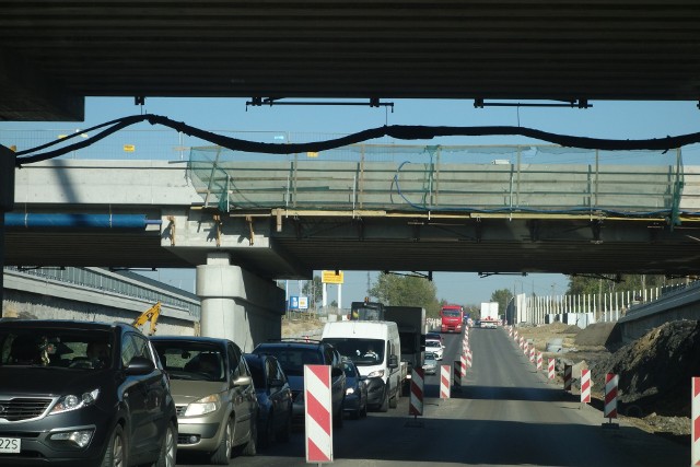 Przebudowa DK 94 w Sosnowcu ma się zakończyć do 31 grudnia 2020 roku. Czeka nas jeszcze wiele zmian organizacji ruchu na odcinku przy Makro.Zobacz kolejne zdjęcia. Przesuwaj zdjęcia w prawo - naciśnij strzałkę lub przycisk NASTĘPNE