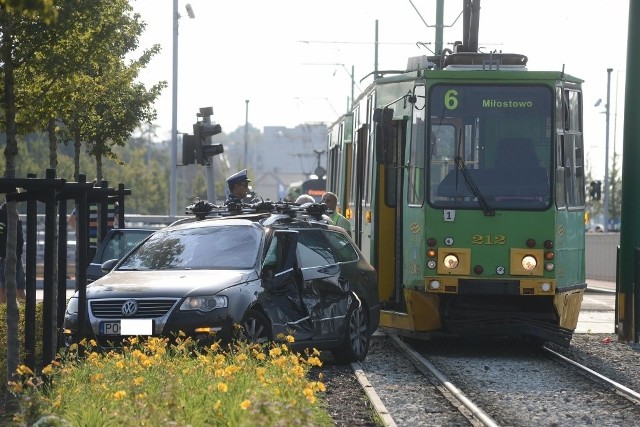 Wypadek na Grunwaldzkiej w Poznaniu: Zderzenie samochodu z tramwajem