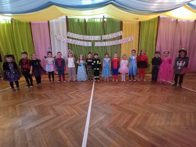 Dzieci z Zespołu Placówek Oświatowych w Kurozwękach dały piękny występ