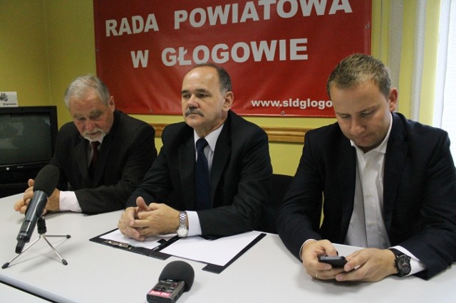 Zbigniew Mazurek (w środku) będzie kandydatek SLD do Sejmiku
