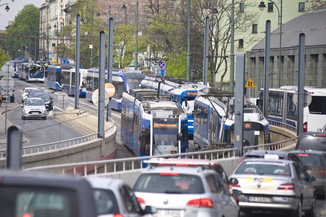 Motorniczowie i kierowcy MPK mogliby zgłaszać uwagi dotyczące poprawy miejskiej komunikacji.