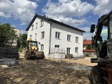 Trwa budowa trzech domów dziecka w Lipsku. Opiekę znajdzie tam czterdzieścioro dzieci. Na jakim etapie są prace?. Zobacz wideo