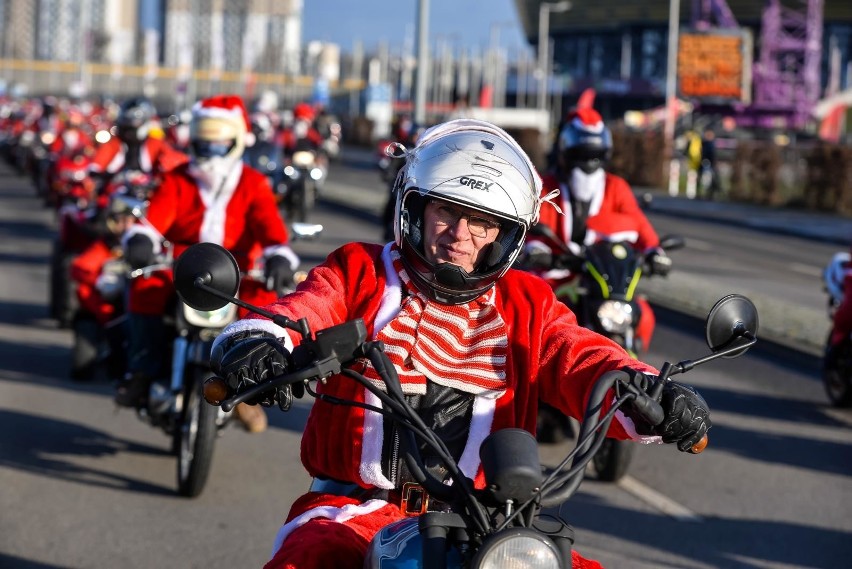 W ubiegłym roku wydarzenie zgromadziło około 1600 Mikołajów....